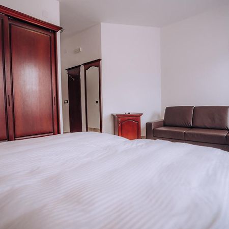 Lihnidos Square Villa โอครีด ภายนอก รูปภาพ