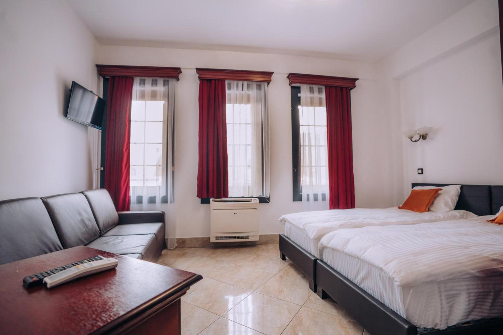 Lihnidos Square Villa โอครีด ภายนอก รูปภาพ